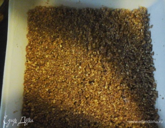 Кладем 3/4 начинки хорошо выравнивает.