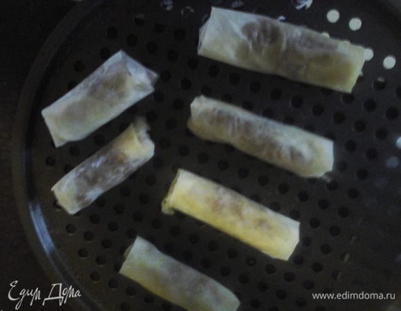 Делаем так со всей начинкой . складываем на противень швом вниз випекаем 180* 15 мин.
Делаем сироп: 150 мл меда добавляем 50 мл апельсиновой воды ставим на водную бань штоби мед стал жидким.