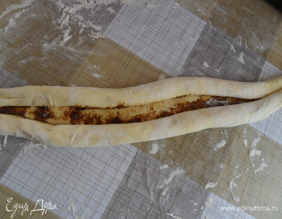 Начинаем сворачивать с концов к середине.