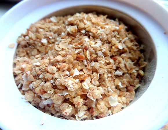 Муку я получила из гречневых хлопьев через кофемолку.