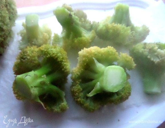 Отварим их пару минут.