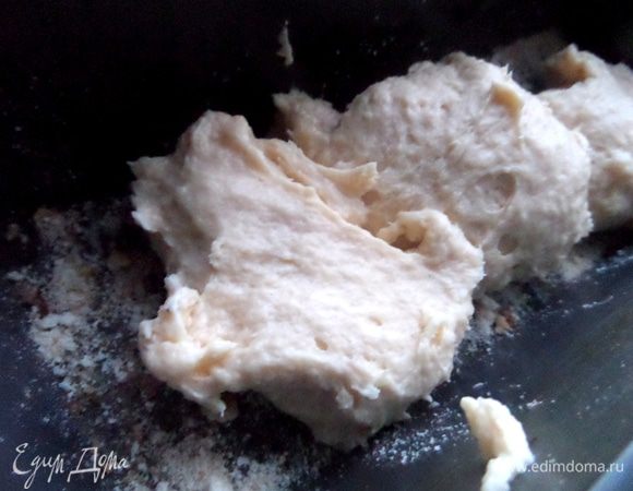 Выкладываем всё тесто.