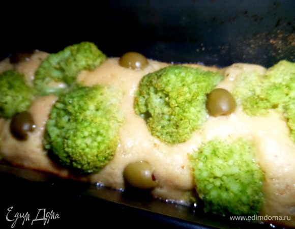 Выпекаем полчаса при 190*. Перед окончанием я достала кекс и присыпала тёртым сыром и снова отправила допекаться.