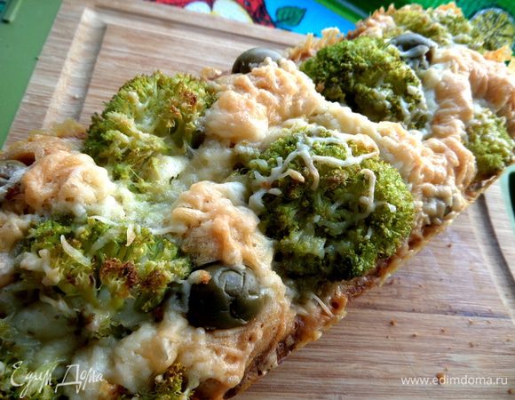 Дело было к ночи и я оставила кекс до утра остывать. Тем более капустка нежная,а мне хотелось эффектного разреза))) Вот такой он был утром! 