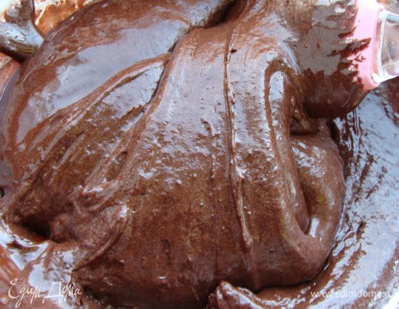 Какао, 4 часть муки добавим в желтки, перемешаем. 