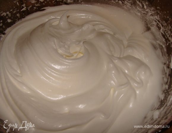 Взбить белки с 50 гр сахара.