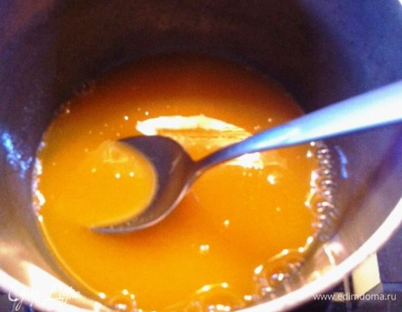 СИРОП С МАРАКУЙЕЙ:
Смешать в сотейнике мякоть маракуйи с сахаром.
Поставить на плиту и довести до кипения и полного растворения сахара.
Полученный сироп остудить.