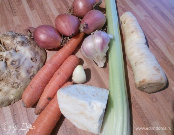 Овощи чистим, режем на порционные кусочки. 