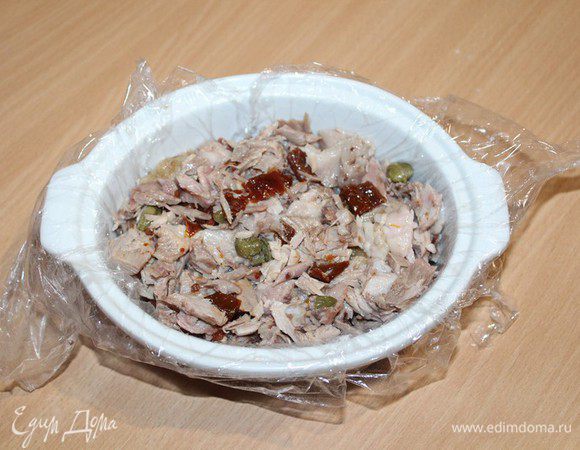 Выложить террин в формы, хорошо спрессовать ложкой. 