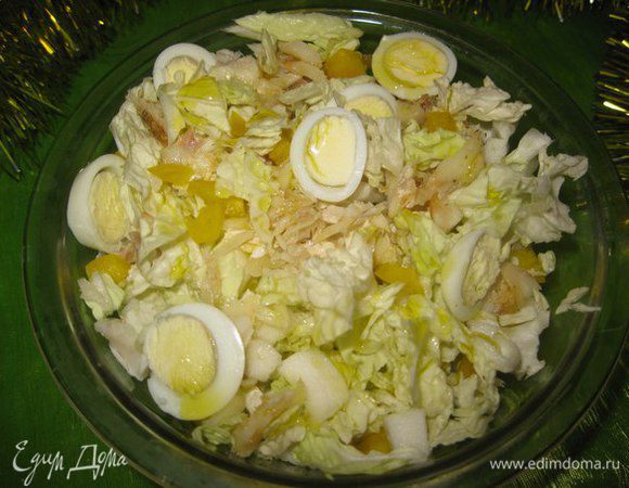 Салат заправляем оливковым маслом. И подаем на стол.
Приятного аппетита!