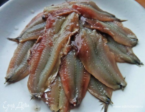 Очистить от голов,косточек,хвостиков,плавничков.