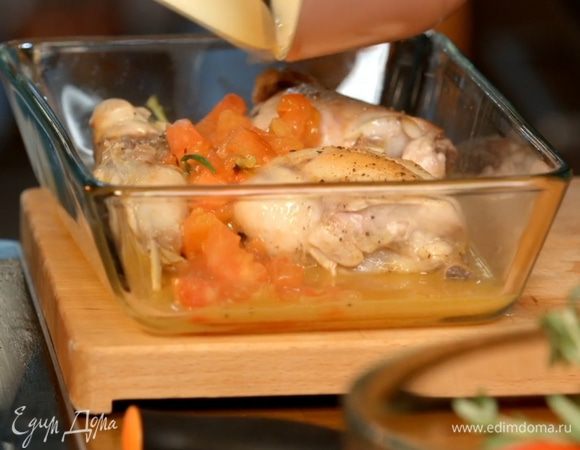 Поставить жаркое в духовку на 15 минут, предварительно закрыв крышкой или фольгой с отверстиями.