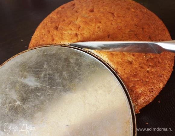 Ушки вырезала при помощи дна от формы. 