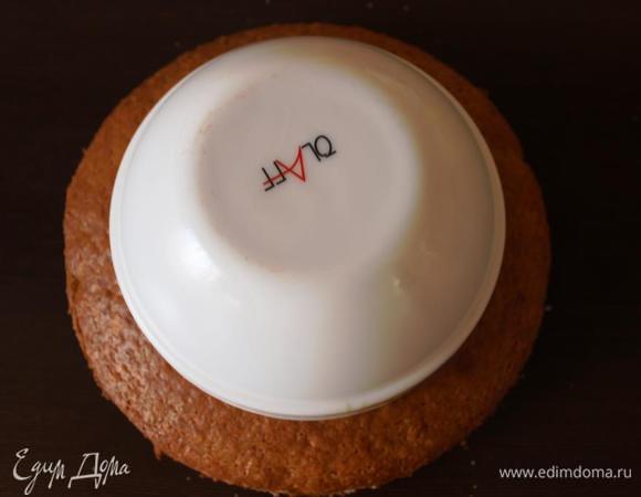 Голову по диаметру миски. 