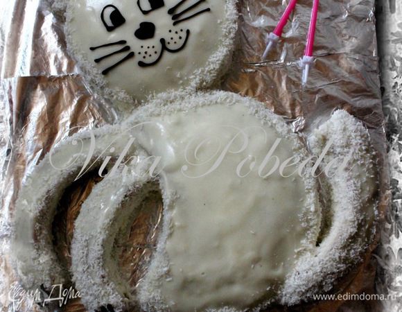 И рисуем мордочку, может полоски и все, что душе угодно!! Можно использовать пищевые цветные карандаши или другие кондитерские штуки….