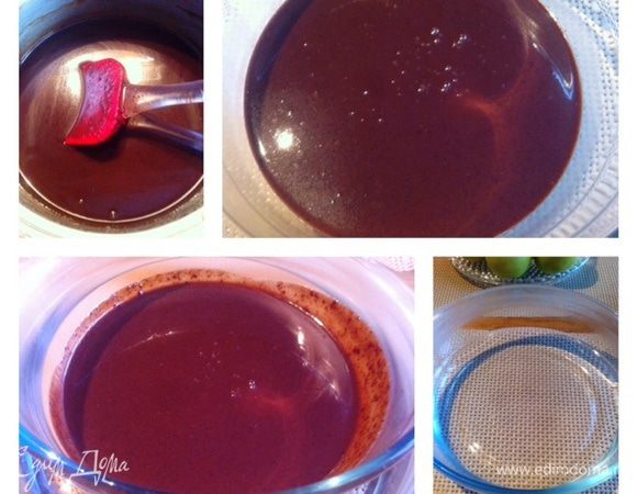 Сотейник ставим на слабый огонь. Постоянно мешаем, стараемся не перегреть шоколад. Необходимо держать массу на огне, пока она не станет однородной. 
Подготовить емкость с ледяной водой, когда наш шоколад станет однородным, переливаем его в другую посуду и устанавливаем в ледяную воду. 