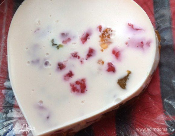 Приготовить желе.
Я разбавила 1,5 стаканом горячей воды.
Остыло и поставила в холодильник!!!
