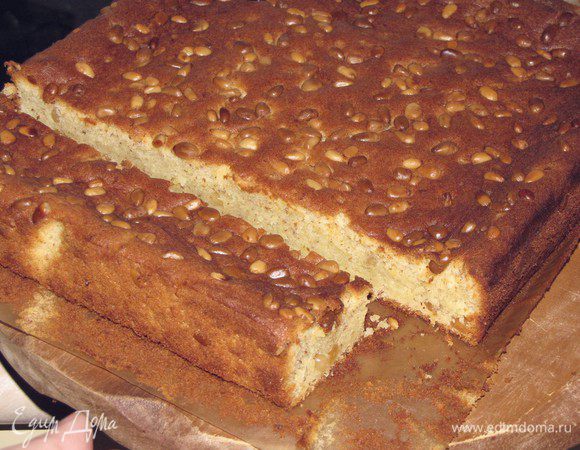 Поставить кекс в разогретую до 150 град. духовку на 50-55 минут. Готовность проверить деревянной шпажкой или спичкой. 