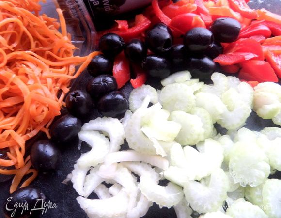 Сельдерей нарезать полупрозрачными слайсами, так вкуснее!