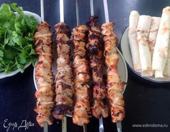 Да, чуть не забыла....
Эти овощи-гриль отлично сочетаются с шашлыком тоже :-)
Приятного аппетита всем :-).