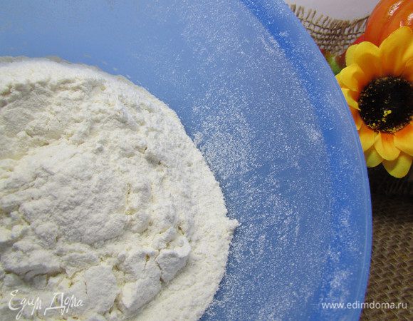 Просеять муку.