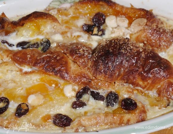 Запекать пудинг в разогретой духовке 35–40 минут.