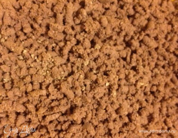 Вафли, кроме лимонных,  перемалываем в мясорубке, можно блендером. 