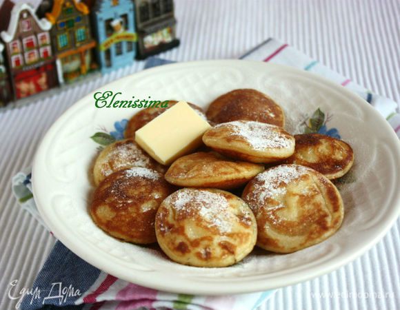 Примерно так выглядят "правильные" пофферчес. (На фоне коллекции голландских домиков моей доченьки)