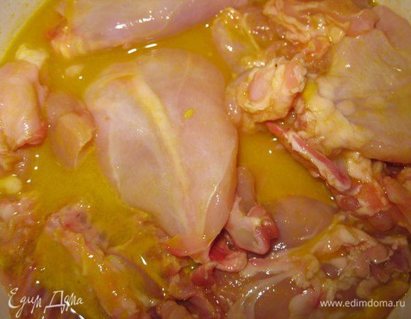 Кусочки кролика кладем в маринад на 40 минут- 1 час.