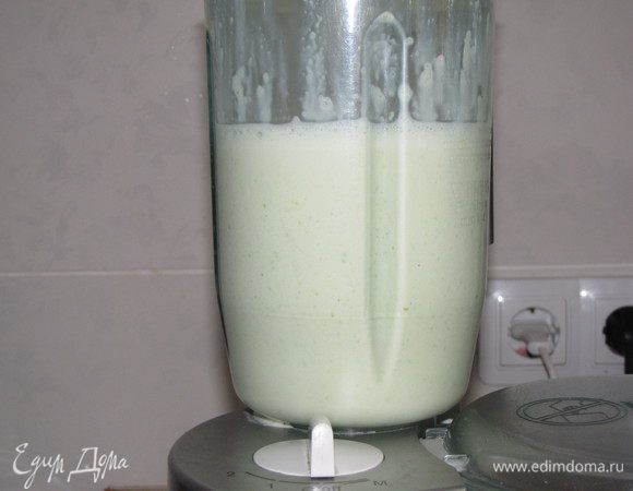 Измельчить суп блендером до однородного состояния. Отставить в сторону.