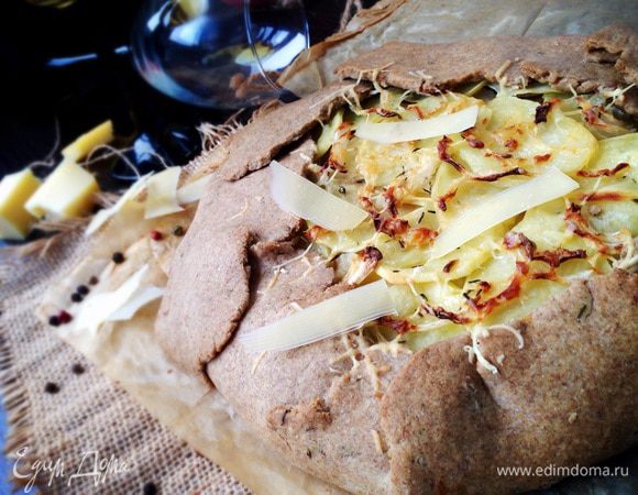 Разрезать на кусочки и подавать еще теплой!
С бокалом вина или чашечкой ароматного кофе с сахаром и сливками идеально сочетается!
Приятного аппетита!