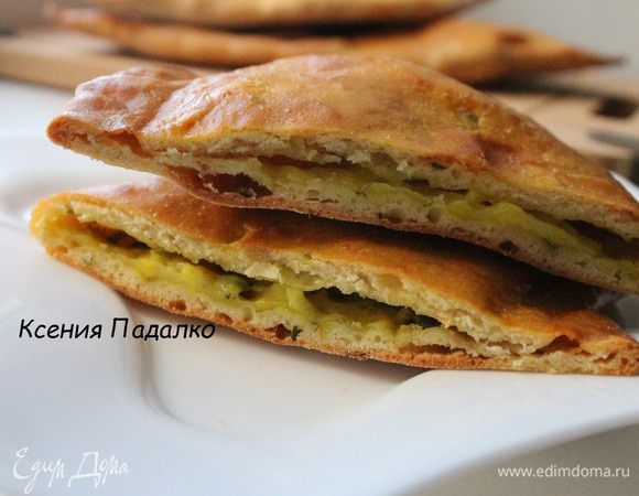 Готовые пирожки смазываем сливочным маслом. Подаем в теплом виде к супу, чаю или кофе! Приятного аппетита!