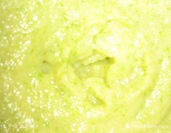 Все измельчаем в блендере. Получается очень вкусное пюре, которое уже можно съесть.