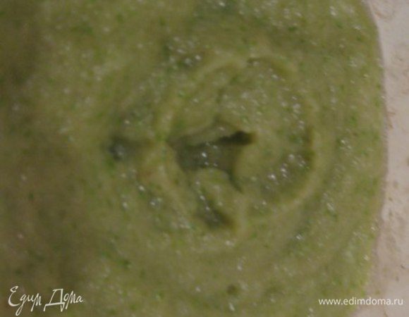 Добавляем стакан воды и снова взбиваем.