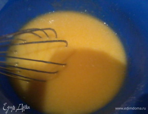 Влить масло и все еще хорошенько перемешать.