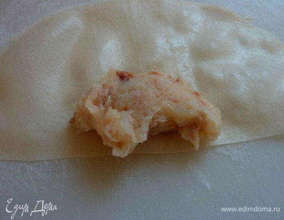 Начинку положить на срезанный край. 