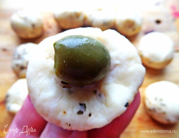 Или с зелёной оливкой.