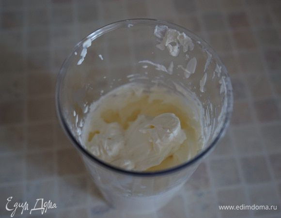 Отдельно взбить сливки...  