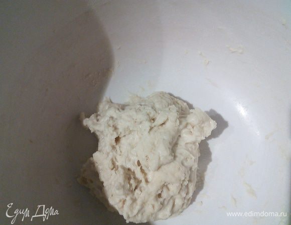 Из этого количества ингредиентов можно испечь две буханки хлеба.  
Для опары растворить дрожжи в 40 мл. тёплой воды, смешать в миске со всеми остальными ингредиентами, накрыть плёнкой, поставить в холодильник и забыть о ней  на 3 дня. Планируйте заранее. 