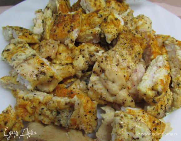 Курицу нарезать не особо мелкими кусочками (2-3 см).