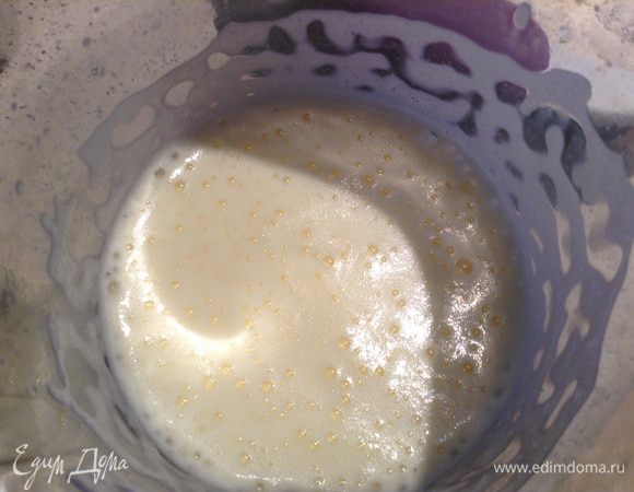 Отдельно взбить 3 яйца.