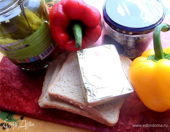 Нужные продукты. У меня плавленный сыр,но можно любой мягкий сыр или просто масло.