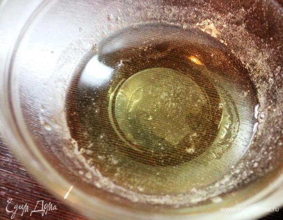 Готовим начинку. 
Распускаем желатин. 
