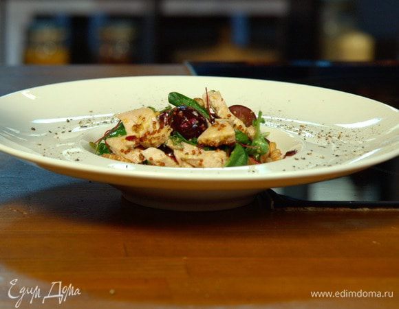 Понятно, что богатые маслами грецкие орехи не делают этот салат низкокалорийным. Но от них можно не отказываться, ведь если принять препарат Орсотен Слим, приблизительно четверть жира просто не задержится в организме. 