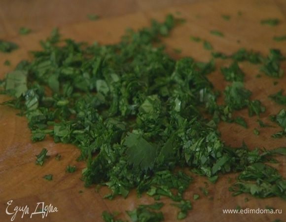 Кинзу порубить очень мелко.