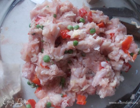 Помидоры порезать кубиком,чеснок истолочь,посолить и поперчить. Все смешать тщательно.