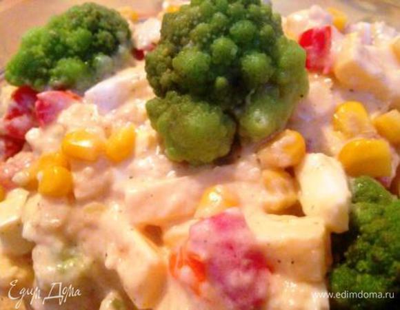 Соединить все основные ингредиенты, залить соусом, перемешать и оставить постоять, минимум, 15 мин.
Приятного!