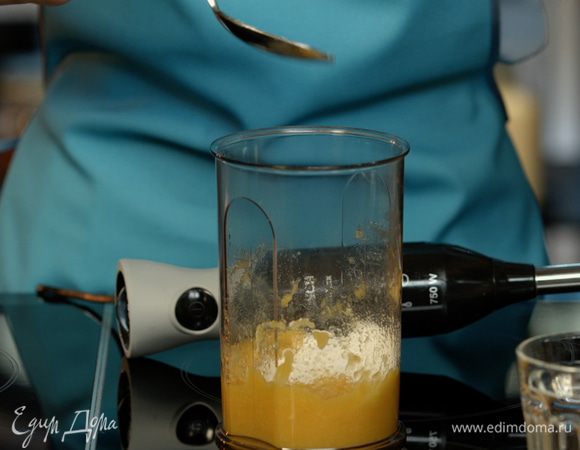 В пюре добавить фруктозу перемешать.