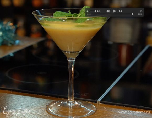 Выложить верхний слой на охлаждённый десерт. Украсить.

Десерт готов и ничто не испортит хорошее настроение. Нам удалось уменьшить калорийность десерта! А для тех, кому необходимо похудеть, приём препарата Орсотен Слим не даст приблизительно четверти жиров остаться в виде нежелательных сантиметров на талии.