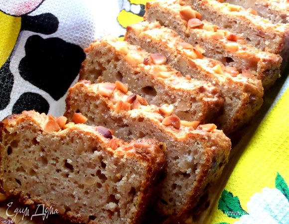 Вот такой пористый мягкий кекс-хлеб получился! По структуре очень похож на хлеб-кирпичик ржаной,но благодаря гречке и орехам намного вкуснее))) Угощайтесь,друзья!!!